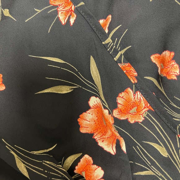 Sienna Sky Floral Long Sleeve Top Size Small Preowned Very Good Condition - Picture 3 of 4